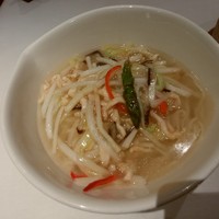 南国酒家 原宿本店 - 鶏肉と野菜の細切りあんかけつゆそば