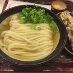 うどん 丸香 - 釜かけ(440円)+日替わりちくわ天・じゃこ(180円)