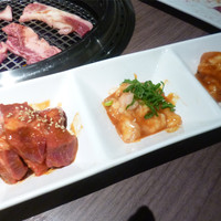 焼肉レストラン ロインズ 久茂地店 - ホルモン三種
