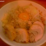 ラーメン BooBoo太郎。 - 小ブタ(豚5枚)+汁なし 「ニンニクアブラ」(940円)