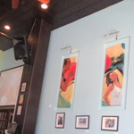 Busboys and Poets - 店内（奥の映像はわかりにくいけど、前大統領が訪問したときのもの）