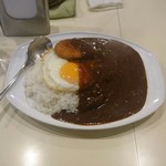 カレー専門店 横浜 - コロッケ&目玉カレー(辛口の辛増し))