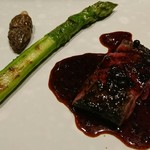 SUGALABO - 秋田黒毛和牛　アスパラガス　モリーユ茸　たっぷりの黒トリュフ