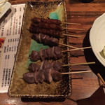 かわ屋 - 手前はタン。