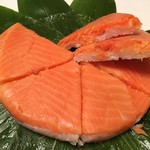魚づ鱒寿し店 - ますの寿し<切った後>