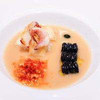 Takumi - 時計回りに、イカ炭焼き・イカ墨・赤パン粉　塩辛のポタージュ