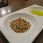 サラマンジェ ド ヨシノ - オリーブオイルとデュカ