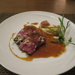 サラマンジェ ド ヨシノ - 足柄牛肩肉のソテー ホースラディッシュソース