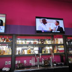 Pancho Villa Mexican Cuisine - バー上には3台のテレビ