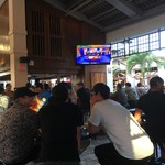 Mai Tai Bar - 地元率高い店内です