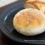 ビストロ オレイユ - 
      
      自家製栗のパンとバゲット