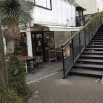 プルクル - 代々木ビレッジの入り口から店頭