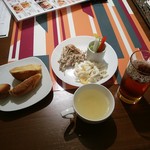 Mogami - 玉子スープ、ウーロン茶、パン、ポテトサラダ他