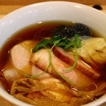 飯田商店 - 醤油：白ワンタン・黒ワンタン等全部のせ