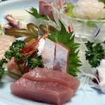 La Seriole - マグロはおまけ？奥のブリが美味し