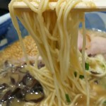豪快豚骨ゴートン - 低加水ストレート中細麺