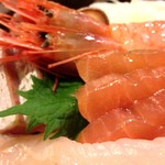 くろ屋 - 鰤が厚切りで美味すぎ・・以外だったマグロの昆布締めがなんと秀逸なことか・・