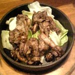 昭和食堂 - 薩摩鶏と黒胡椒のもも焼き