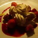 ラ・メゾン・キオイ - デザート（イチゴとルパーブのバシュラン） 