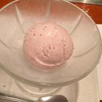 桔梗苑 - あまおう苺アイス