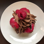 アテスウェイ - 真上から撮影。ベリー系の果実も存在感あり。