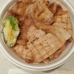 炭焼豚丼 空海 - ロース丼 880円 (容器代 +35円)
