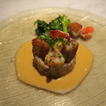 オルグイユ - オマール、豚トロ、海老芋　豚トロと甲殻類の出汁クリームソース