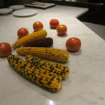 オルグイユ - カウンター上の野菜たち