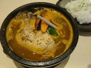Su-Pu Kari Sendou - やわらかチキンの定番スープカリー(980円)