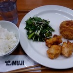 カフェ&ミール ムジ - 「江戸菜とひじきのサラダ」「鶏むね肉の唐揚げスイートチリソース」「はるかのコロッケ」 (2017/3)