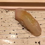 すし宮川  - ひらめ