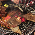 塩焼きホルモン 剛 - 2017年3月中旬 骨付きカルビとウインナーなど。