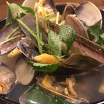 おん喰　せき尾 - 3種の貝の酒蒸し  大きい蛤が♪