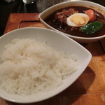 鴻 - 黒チキンカレー1000円