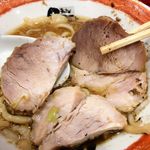 ラーメン タロー 五反田の陣 - ラーメン700円（野菜マシマシ、アブラ、削り節）