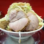 ラーメン タロー 五反田の陣 - ラーメン700円（野菜マシマシ、アブラ、削り節）