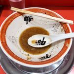 ラーメン タロー 五反田の陣 - ラーメン700円（野菜マシマシ、アブラ、削り節）