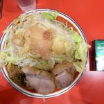 ラーメン タロー 五反田の陣 - ラーメン700円（野菜マシマシ、アブラ、削り節）
