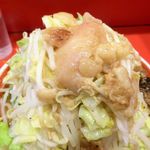 ラーメン タロー 五反田の陣 - ラーメン700円（野菜マシマシ、アブラ、削り節）
