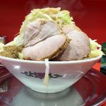 ラーメン タロー 五反田の陣 - ラーメン700円（野菜マシマシ、アブラ、削り節）