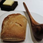 ラチュレ - パンも美味しい。木のナイフの使い方にご注意を