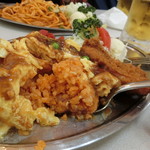 センターグリル - “特製”のオムライスはケチャップ味