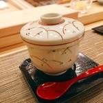 鮨ひがし山 - ▲黒服さんサーブの茶碗蒸し