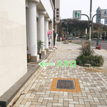 鮨ひがし山 - ▲お店は東山通り(広小路通)に面してます、奥手に東山タワーが見えます