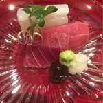 銀座 しのはら - [向付 1]
      鮪、ハリイカ、昆布醤油の煮こごり、辛味大根