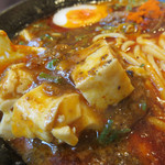 大名ちんちん - 痺れる山椒粉がたっぷりかかった麻婆豆腐。