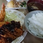 喜八 - ミックスフライ定食(800円)