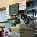 キッチンVESTA - 店内。4月から一部メニューが値上がりするそうな