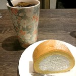 Sakaikohihiratsukakouchiten - スフレロールとアイスコーヒー