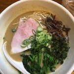 鶏の骨 - 濃厚鶏二ボラーメン